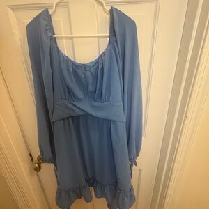 Elegant Blue Long-Sleeve Dress